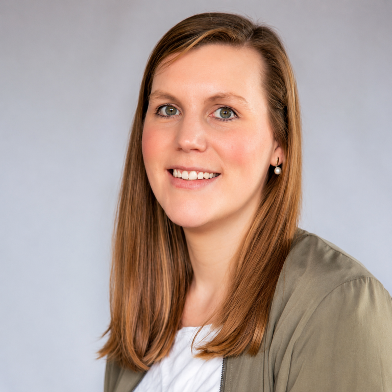 Dr. Lena Hoffmann